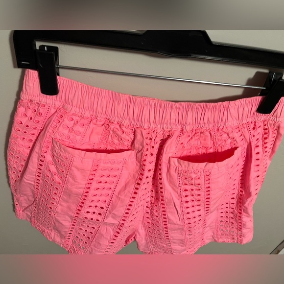 Vineyard Vines Sea Spray Eyelet Pull-On Shorts - Picture 12 of 12